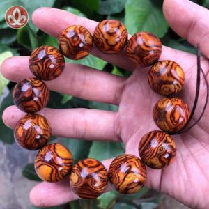 Vòng đeo tay gỗ vân đẹp